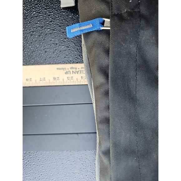 Deuter Futura 32 AC Backpack - Hydration Compatible - Great Daybag - Picture 15 of 16